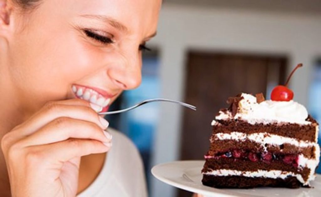 Como controlar desejo comer doces durante a TPM (Tensão Pré-Menstrual) 1