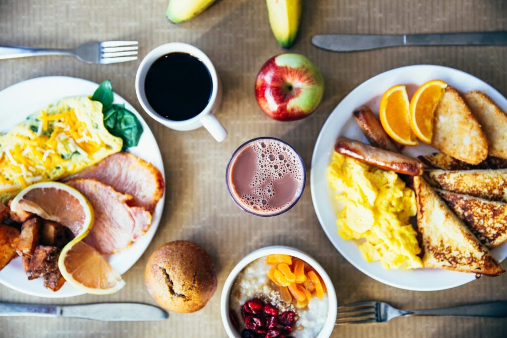 O que comer ao pequeno-almoço: dicas para um pequeno-almoço saudável e nutritivo