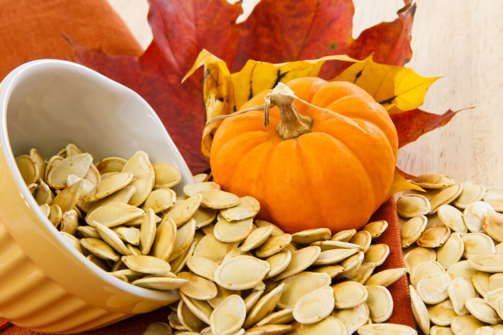 Como fazer sementes de abóbora, o melhor petisco saudável para o Outono