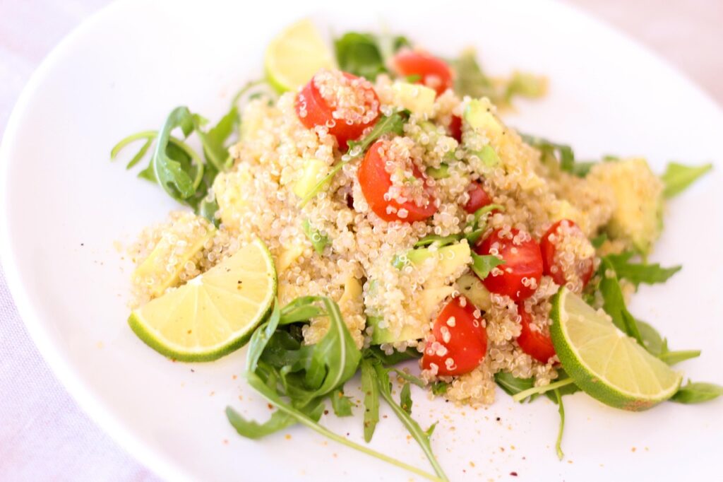 Saladas Completas: Deliciosas e Ricas em Proteína para Almoço em Receitas Saladas Completas: Deliciosas e Ricas em Proteína para Almoço